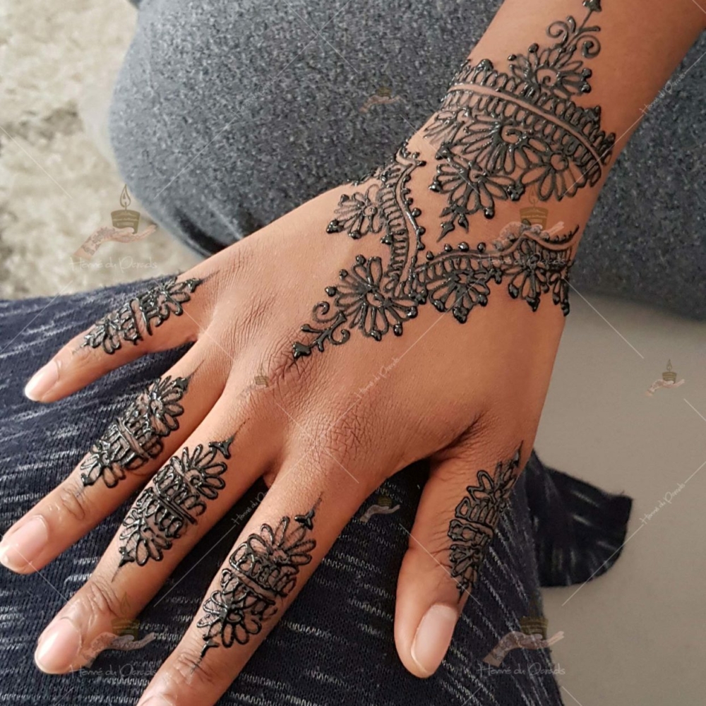 prestation henné du paradis mariage paris naturel henna henne domicile hlel tatouage fiancailles fassi mehendi day pas cher noir blanc rouge ile de france pose 78 yvelines mureaux poissy meulan argenteuil invitee main mariée