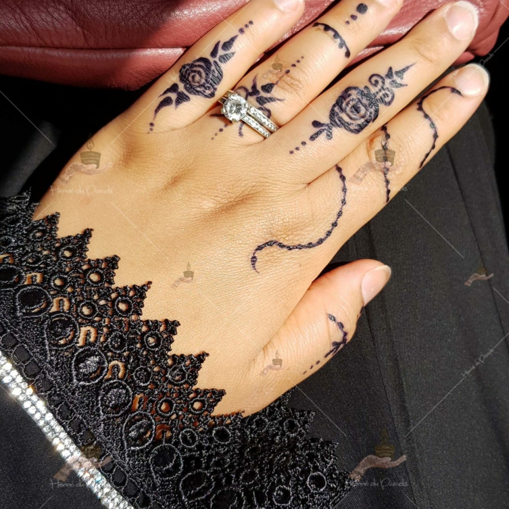 prestation henné du paradis mariage paris naturel henna henne domicile hlel tatouage fiancailles fassi mehendi day pas cher noir blanc rouge ile de france pose 78 yvelines mureaux poissy meulan argenteuil jagua invitee main mariée