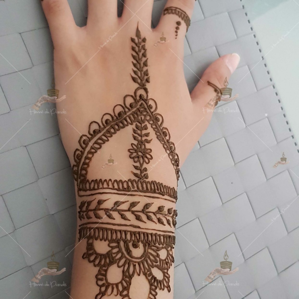 prestation henné du paradis mariage paris naturel henna henne domicile hlel tatouage fiancailles fassi mehendi day pas cher noir blanc rouge ile de france pose 78 yvelines mureaux poissy meulan argenteuil invitee main mariée