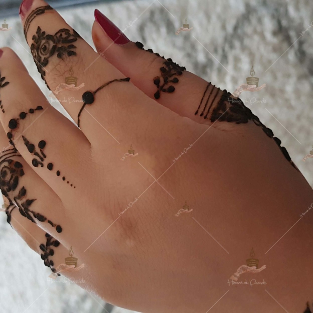 prestation henné du paradis mariage paris naturel henna henne domicile hlel tatouage fiancailles fassi mehendi day pas cher noir blanc rouge ile de france pose 78 yvelines mureaux poissy meulan argenteuil invitee main mariée