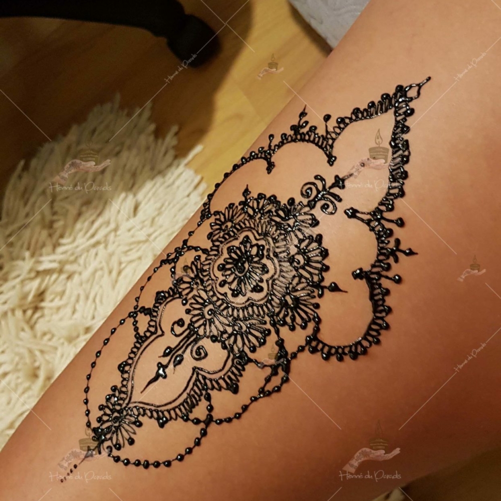 prestation henné du paradis mariage paris naturel henna henne domicile hlel tatouage fiancailles fassi mehendi day pas cher noir blanc rouge ile de france pose 78 yvelines mureaux poissy meulan argenteuil cuisse invitee main mariée