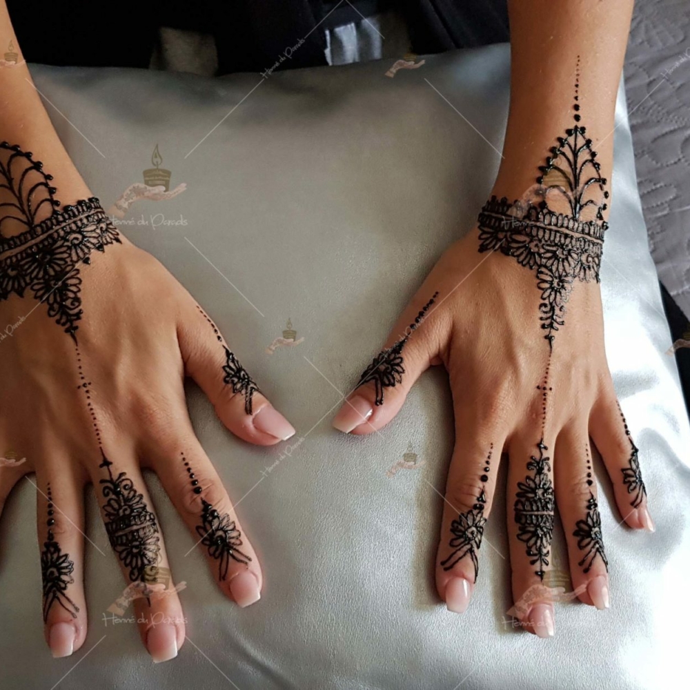 prestation henné du paradis mariage paris naturel henna henne domicile hlel tatouage fiancailles fassi mehendi day pas cher noir blanc rouge ile de france pose 78 yvelines mureaux poissy meulan argenteuil invitee main mariée