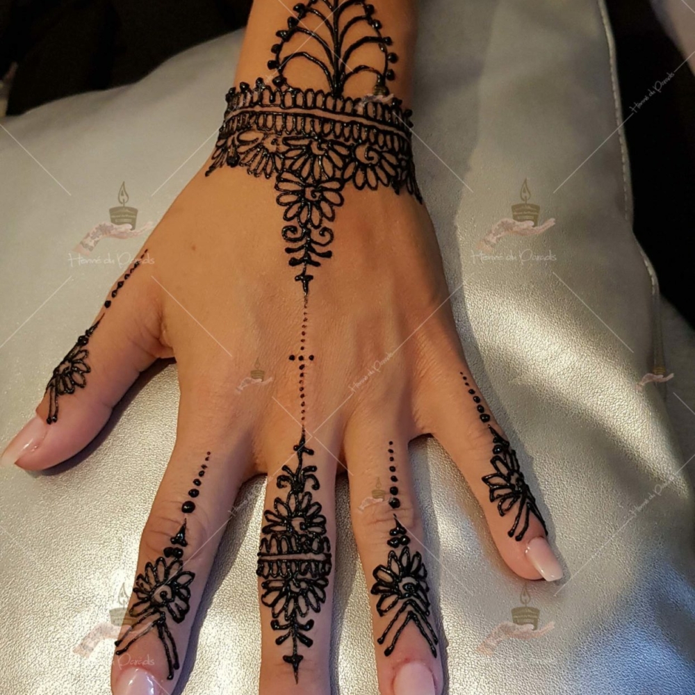 prestation henné du paradis mariage paris naturel henna henne domicile hlel tatouage fiancailles fassi mehendi day pas cher noir blanc rouge ile de france pose 78 yvelines mureaux poissy meulan argenteuil invitee main mariée