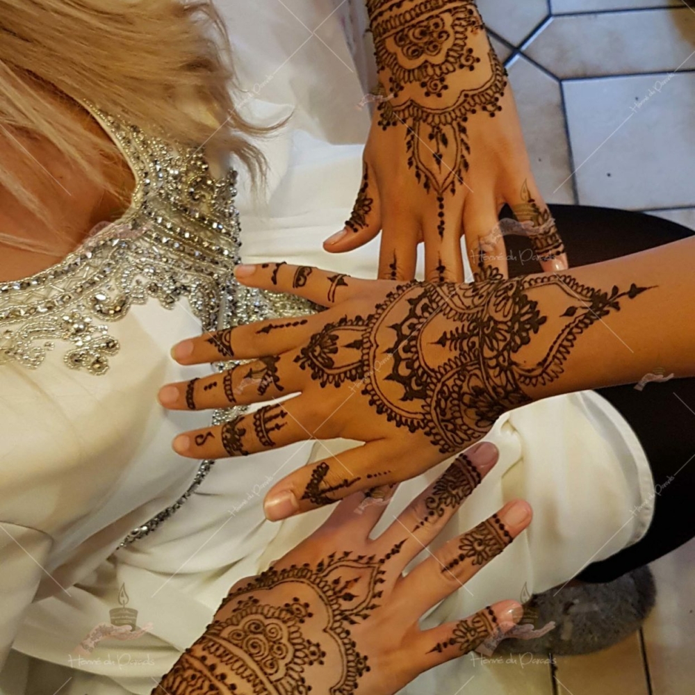 prestation henné du paradis mariage paris naturel henna henne domicile hlel tatouage fiancailles fassi mehendi day pas cher noir blanc rouge ile de france pose 78 yvelines mureaux poissy meulan argenteuil invitee main mariée