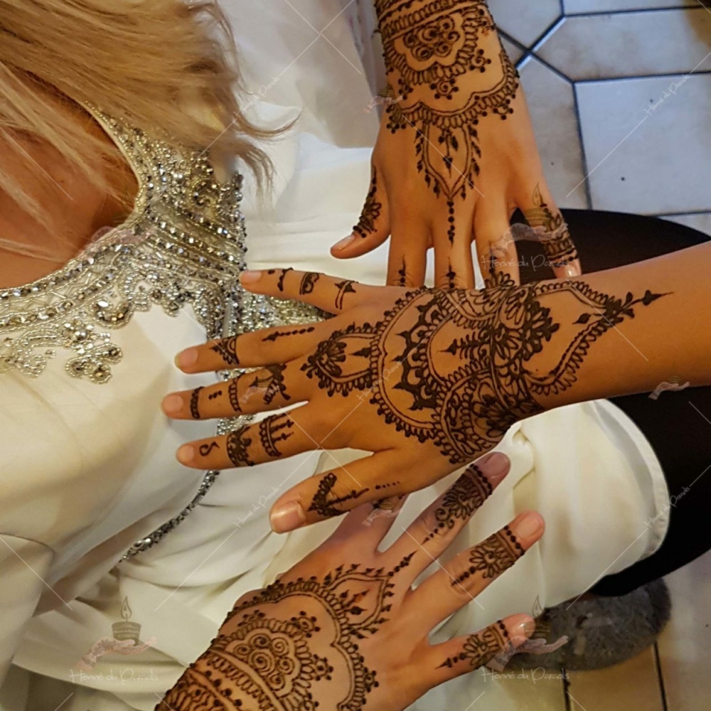 prestation henné du paradis mariage paris naturel henna henne domicile hlel tatouage fiancailles fassi mehendi day pas cher noir blanc rouge ile de france pose 78 yvelines mureaux poissy meulan argenteuil invitee main mariée