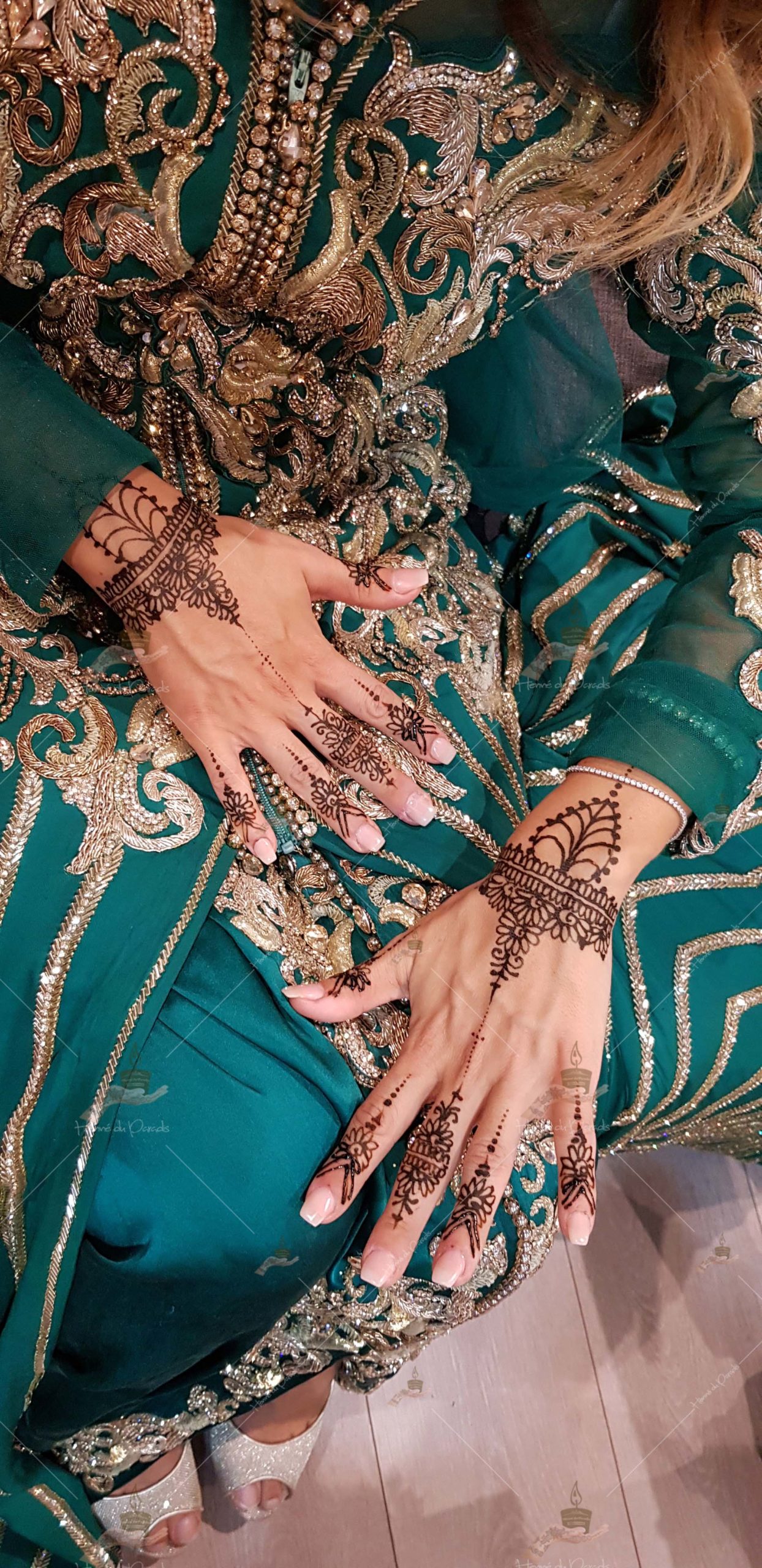 prestation henné du paradis mariage paris naturel henna henne domicile hlel tatouage fiancailles fassi mehendi day pas cher noir blanc rouge ile de france pose 78 yvelines mureaux poissy meulan argenteuil invitee main mariée