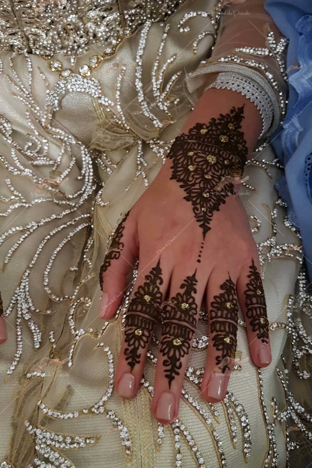 prestation henné du paradis mariage paris naturel henna henne domicile hlel tatouage fiancailles fassi mehendi day pas cher noir blanc rouge ile de france pose 78 yvelines mureaux poissy meulan argenteuil invitee main mariée