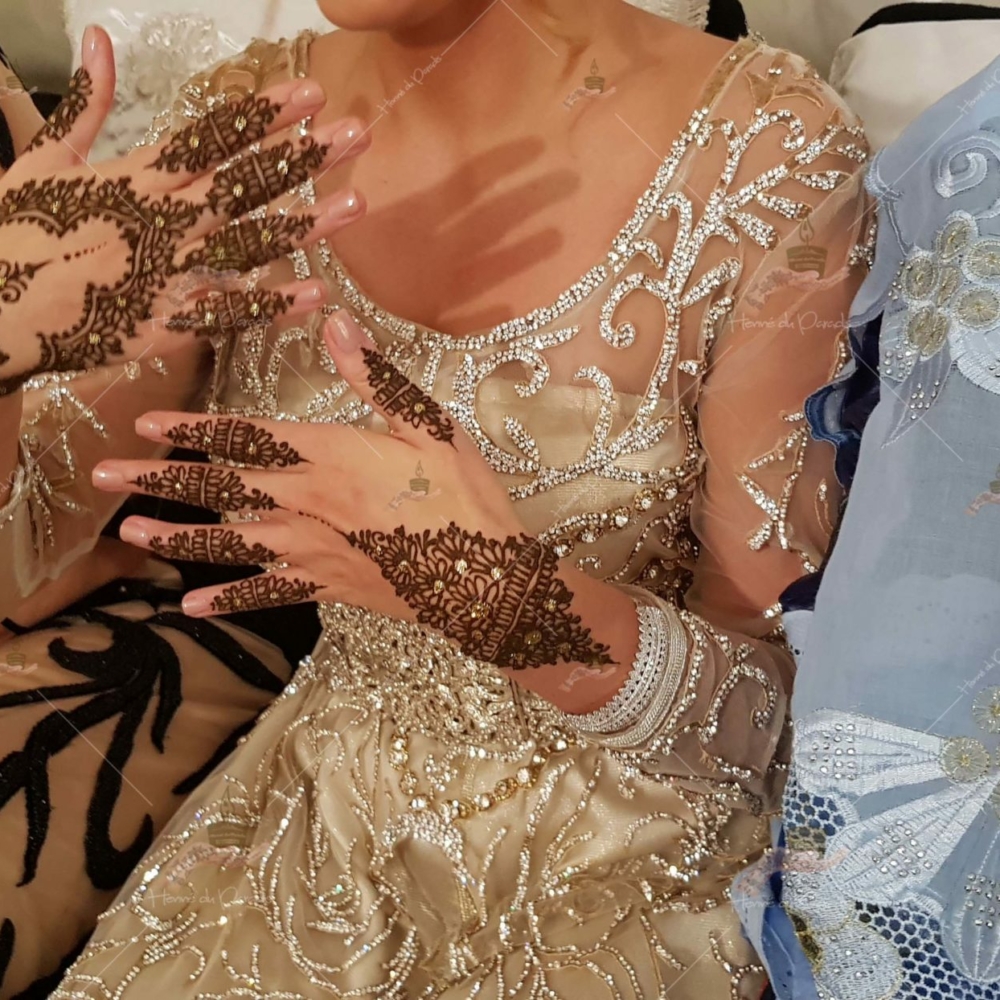 prestation henné du paradis mariage paris naturel henna henne domicile hlel tatouage fiancailles fassi mehendi day pas cher noir blanc rouge ile de france pose 78 yvelines mureaux poissy meulan argenteuil invitee main mariée