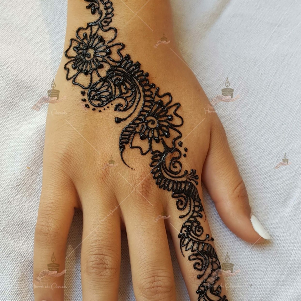 prestation henné du paradis mariage paris naturel henna henne domicile hlel tatouage fiancailles fassi mehendi day pas cher noir blanc rouge ile de france pose 78 yvelines mureaux poissy meulan argenteuil invitee main mariée