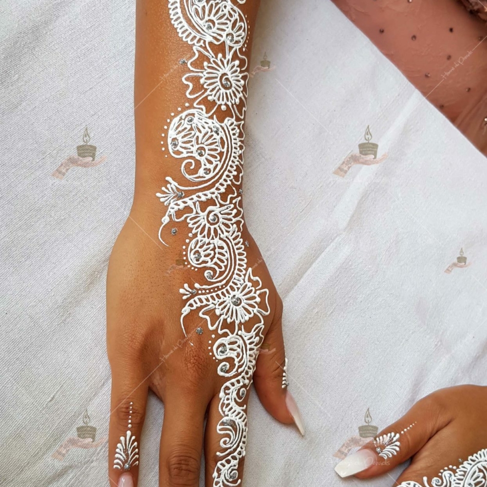 prestation henné du paradis mariage paris naturel henna henne domicile hlel tatouage fiancailles fassi mehendi day pas cher noir blanc rouge ile de france pose 78 yvelines mureaux poissy meulan argenteuil invitee main mariée