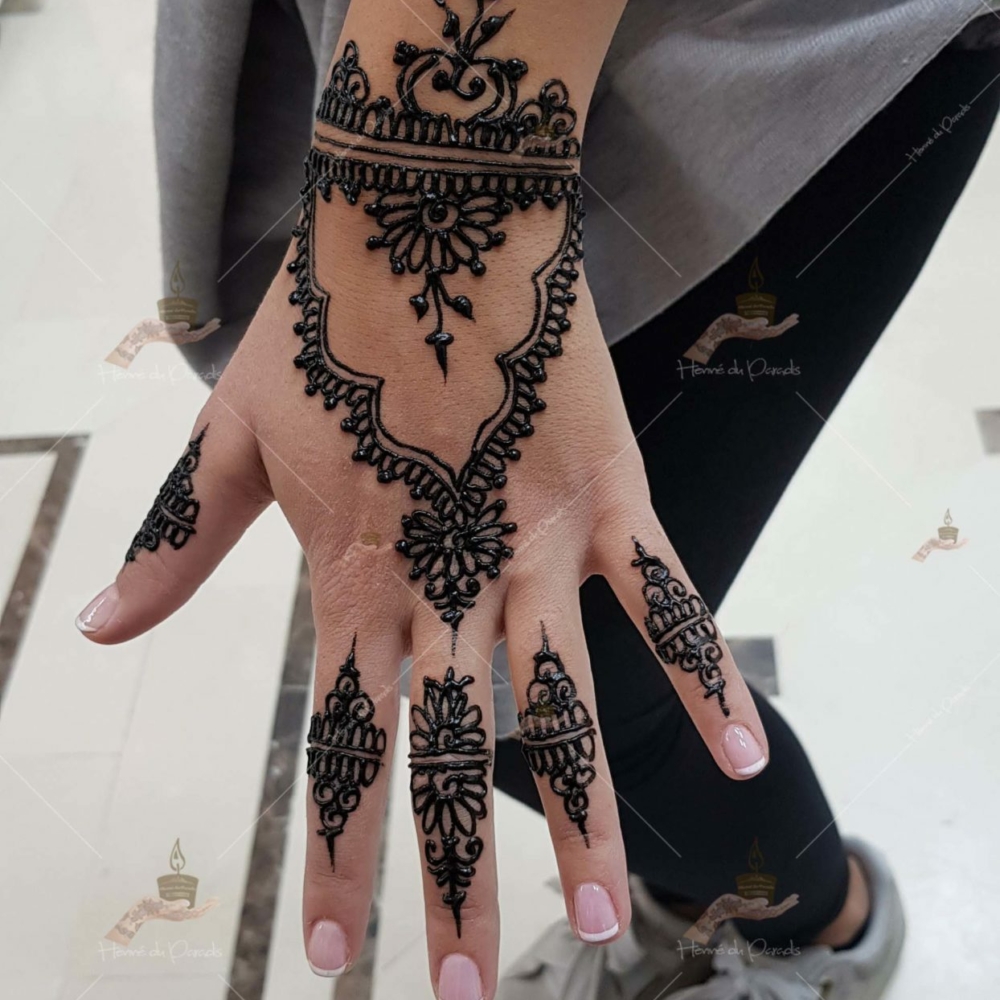 prestation henné du paradis mariage paris naturel henna henne domicile hlel tatouage fiancailles fassi mehendi day pas cher noir blanc rouge ile de france pose 78 yvelines mureaux poissy meulan argenteuil invitee main mariée