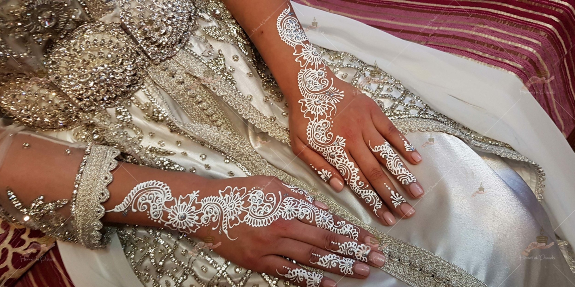 prestation henné du paradis mariage paris naturel henna henne domicile hlel tatouage fiancailles fassi mehendi day pas cher noir blanc rouge ile de france pose 78 yvelines mureaux poissy meulan argenteuil invitee main mariée