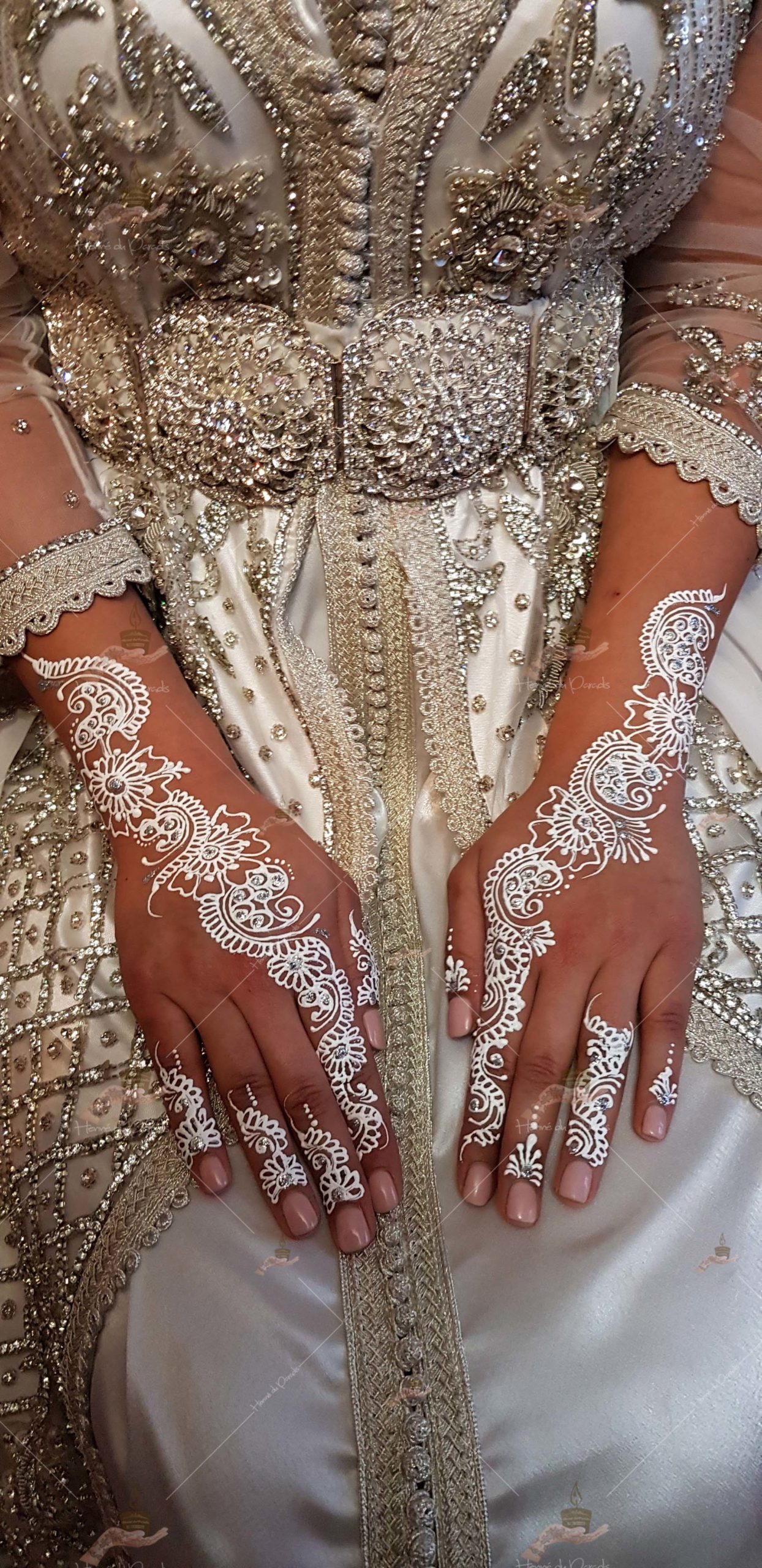 prestation fiançailles noir rouge Argenteuil invitée prix main dos cheville fête corps tatto déplacement pied blanc henné naturel qualité mariage Paris henna henne domicile paradis hlel tatouage fiancailles fassi mehendi day pas cher ile france pose 78 yvelines mureaux poissy meulan