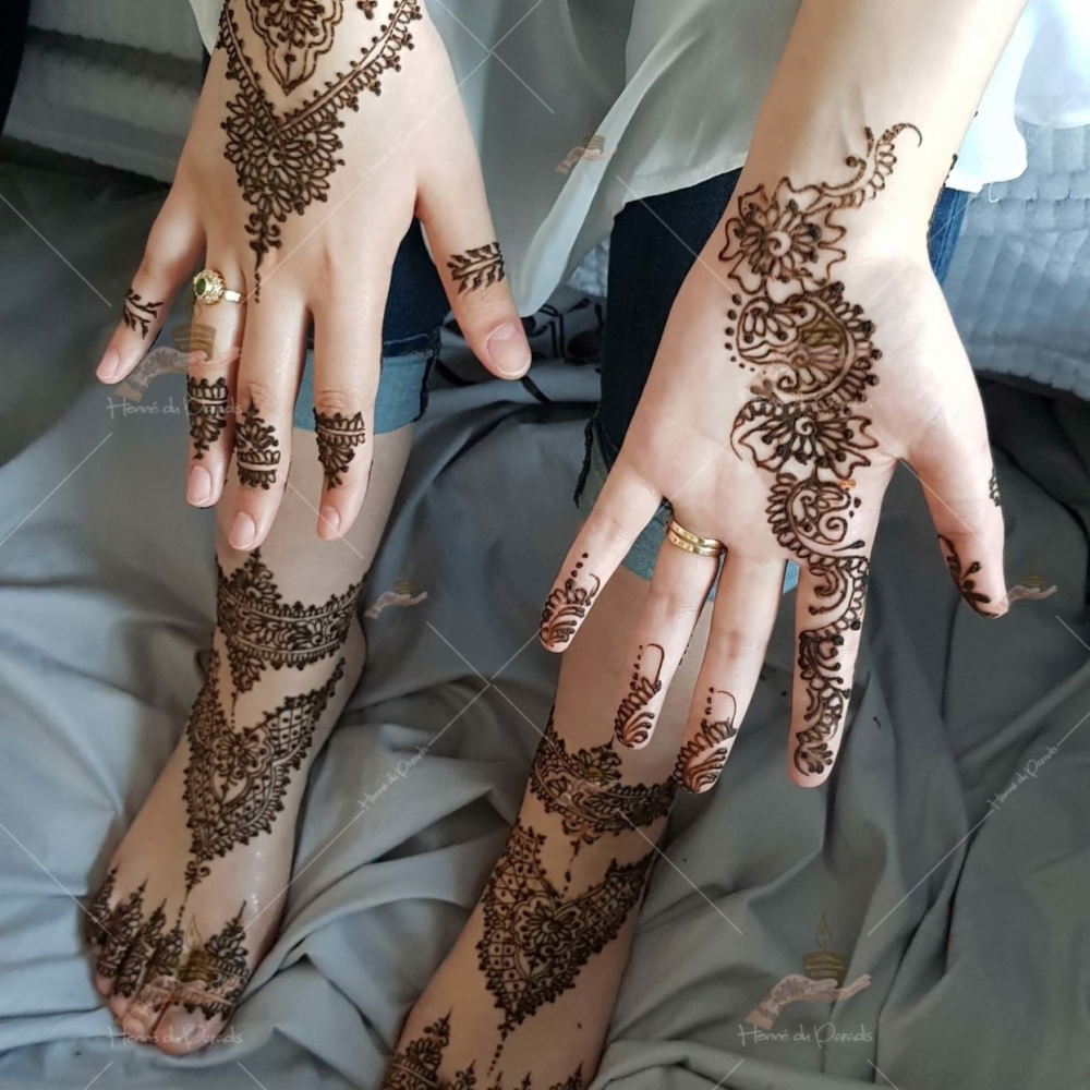 prestation henné du paradis mariage paris naturel henna henne domicile hlel tatouage fiancailles fassi mehendi day pas cher noir blanc rouge ile de france pose 78 yvelines mureaux poissy meulan argenteuil invitee main mariée