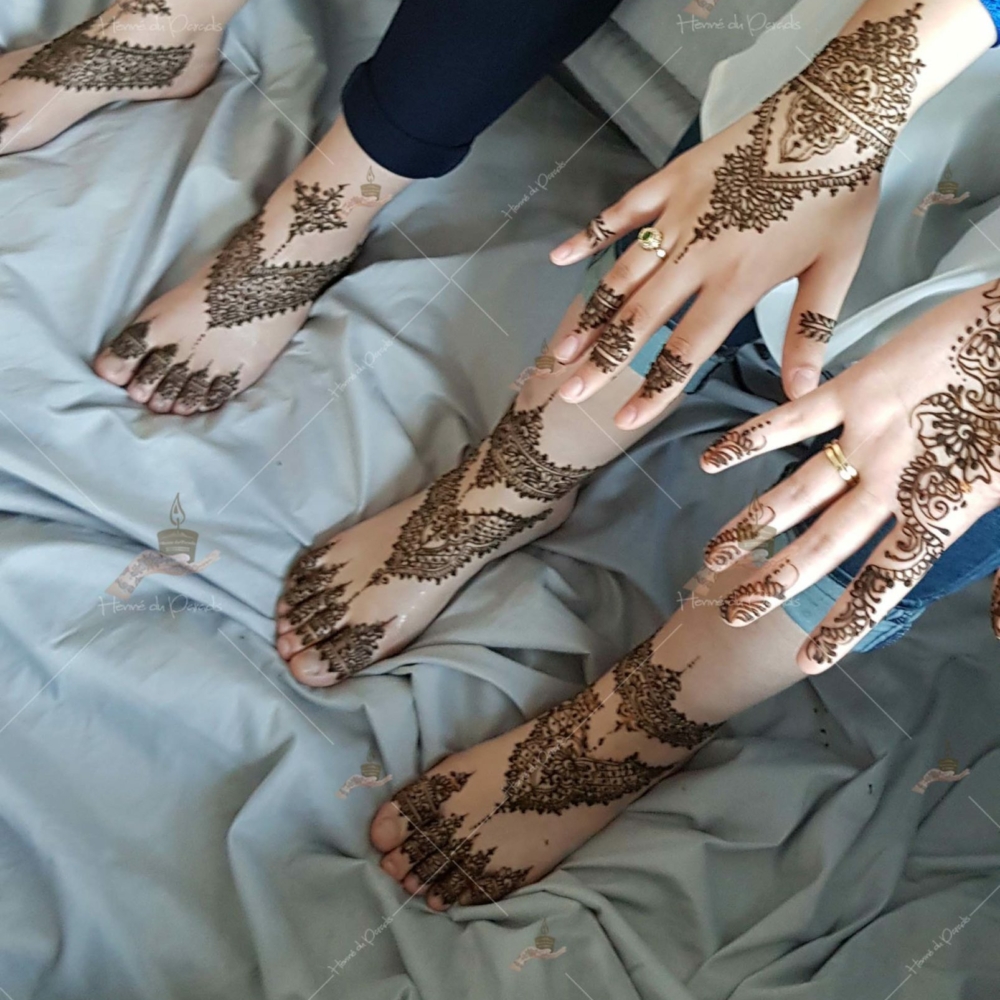 prestation henné du paradis mariage paris naturel henna henne domicile hlel tatouage fiancailles fassi mehendi day pas cher noir blanc rouge ile de france pose 78 yvelines mureaux poissy pieds meulan argenteuil invitee main mariée