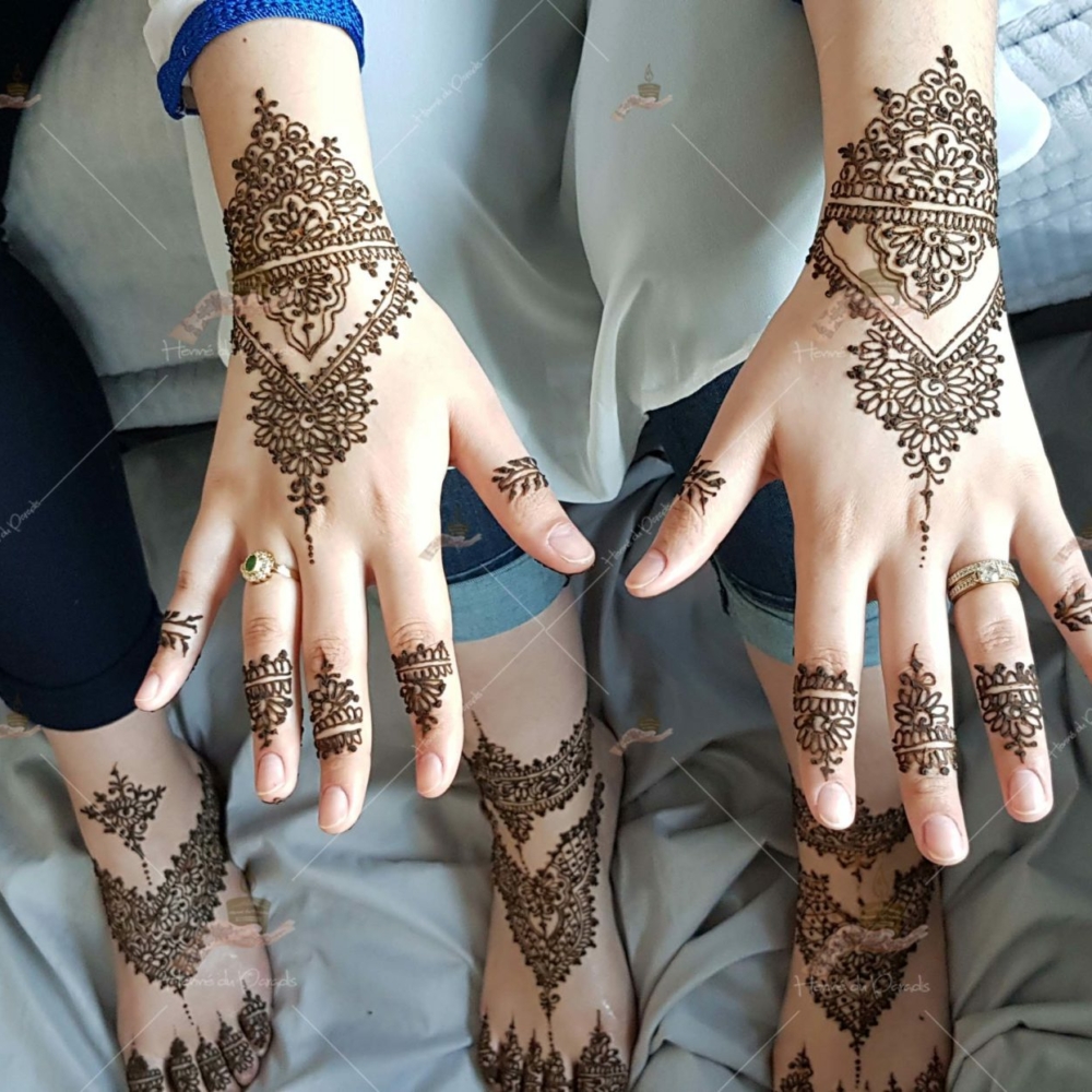 prestation henné du paradis mariage paris naturel henna henne domicile hlel tatouage fiancailles fassi mehendi day pas cher noir blanc rouge ile de france pose 78 yvelines mureaux pieds poissy meulan argenteuil invitee main mariée