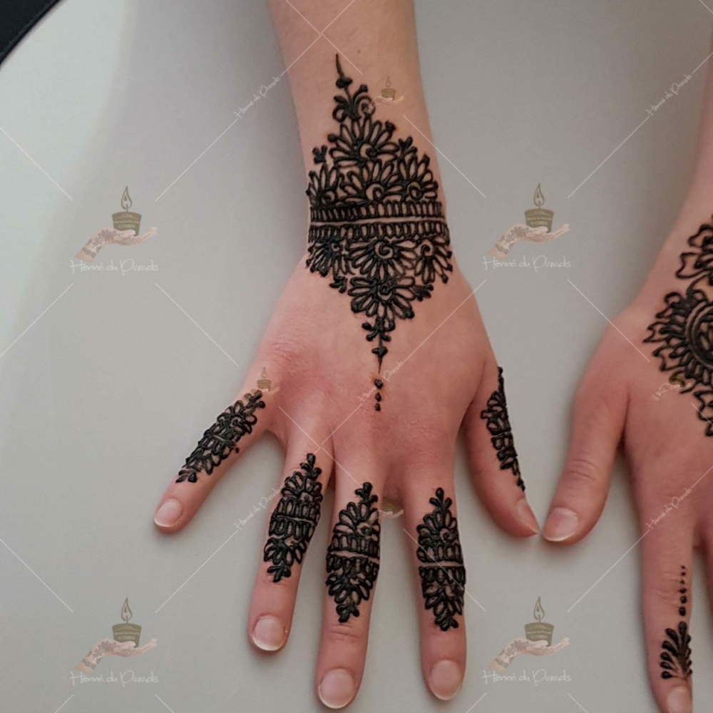 prestation henné du paradis mariage paris naturel henna henne domicile hlel tatouage fiancailles fassi mehendi day pas cher noir blanc rouge ile de france pose 78 yvelines mureaux poissy meulan argenteuil invitee main mariée