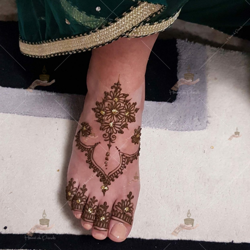 prestation henné du paradis mariage paris naturel henna henne domicile hlel tatouage fiancailles fassi mehendi day pas cher noir blanc rouge ile de france pose 78 yvelines mureaux poissy meulan argenteuil invitee main mariée