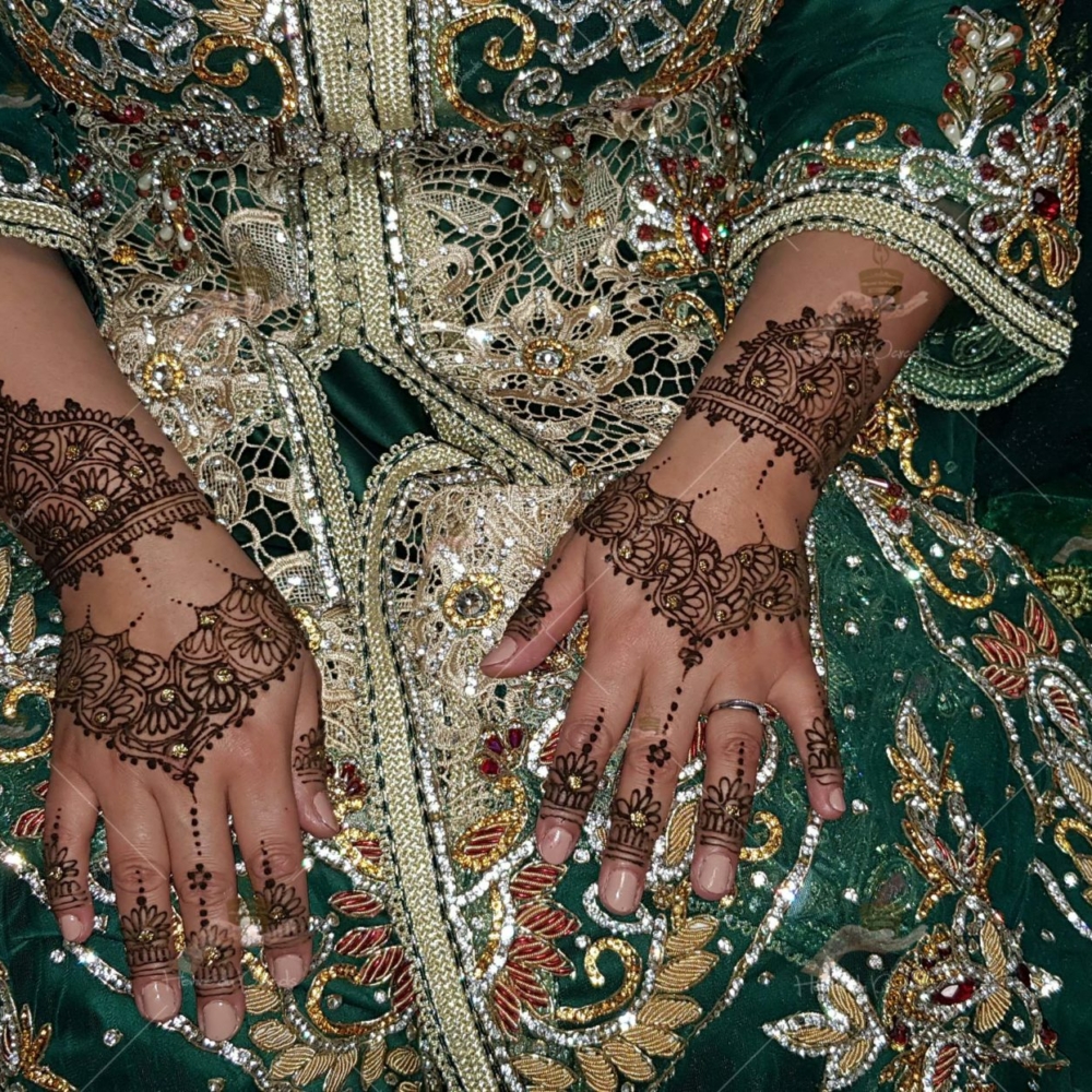 prestation henné du paradis mariage paris naturel henna henne domicile hlel tatouage fiancailles fassi mehendi day pas cher noir blanc rouge ile de france pose 78 yvelines mureaux poissy meulan argenteuil invitee main mariée