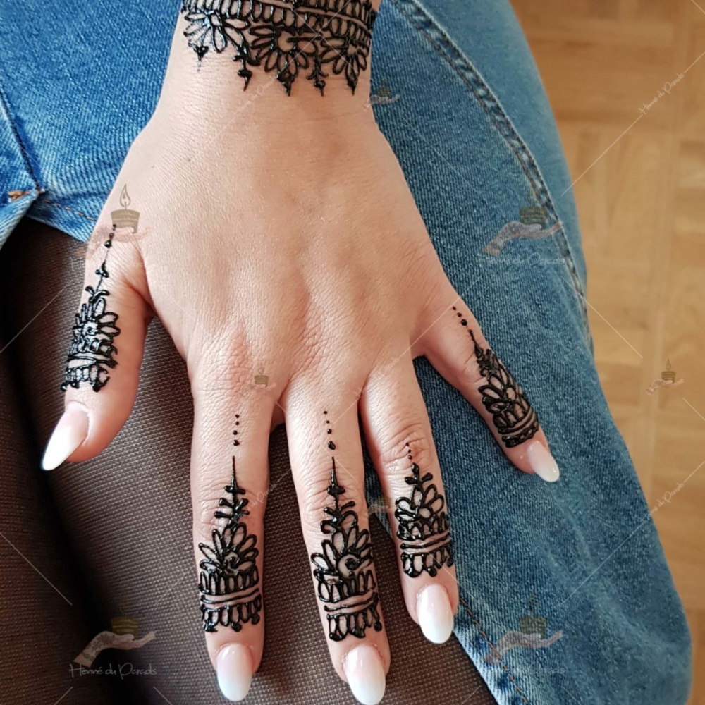 prestation henné du paradis mariage paris naturel henna henne domicile hlel tatouage fiancailles fassi mehendi day pas cher noir blanc rouge ile de france pose 78 yvelines mureaux poissy meulan argenteuil invitee main mariée