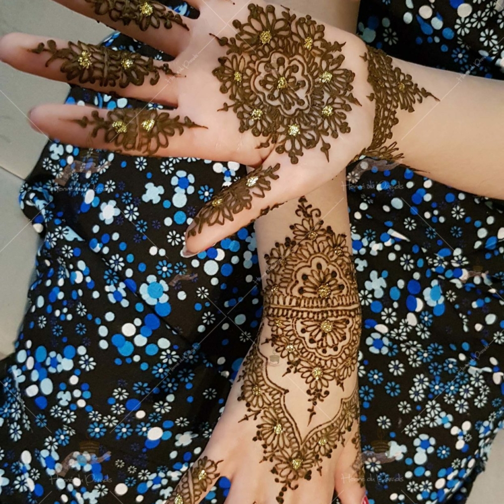 prestation henné du paradis mariage paris naturel henna henne domicile hlel tatouage fiancailles fassi mehendi day pas cher noir blanc rouge ile de france pose 78 yvelines mureaux poissy meulan argenteuil invitee main mariée