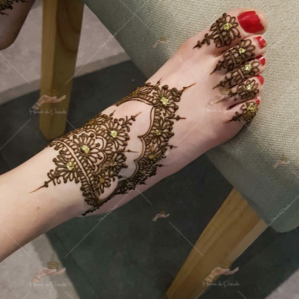 prestation henné du paradis mariage paris naturel henna henne domicile hlel tatouage fiancailles fassi mehendi day pas cher noir blanc rouge ile de france pose 78 yvelines mureaux poissy meulan pieds argenteuil invitee main mariée