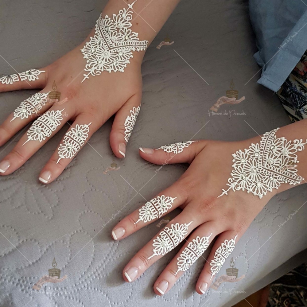 prestation henné du paradis mariage paris naturel henna henne domicile hlel tatouage fiancailles fassi mehendi day pas cher noir blanc rouge ile de france pose 78 yvelines mureaux poissy meulan argenteuil invitee main mariée