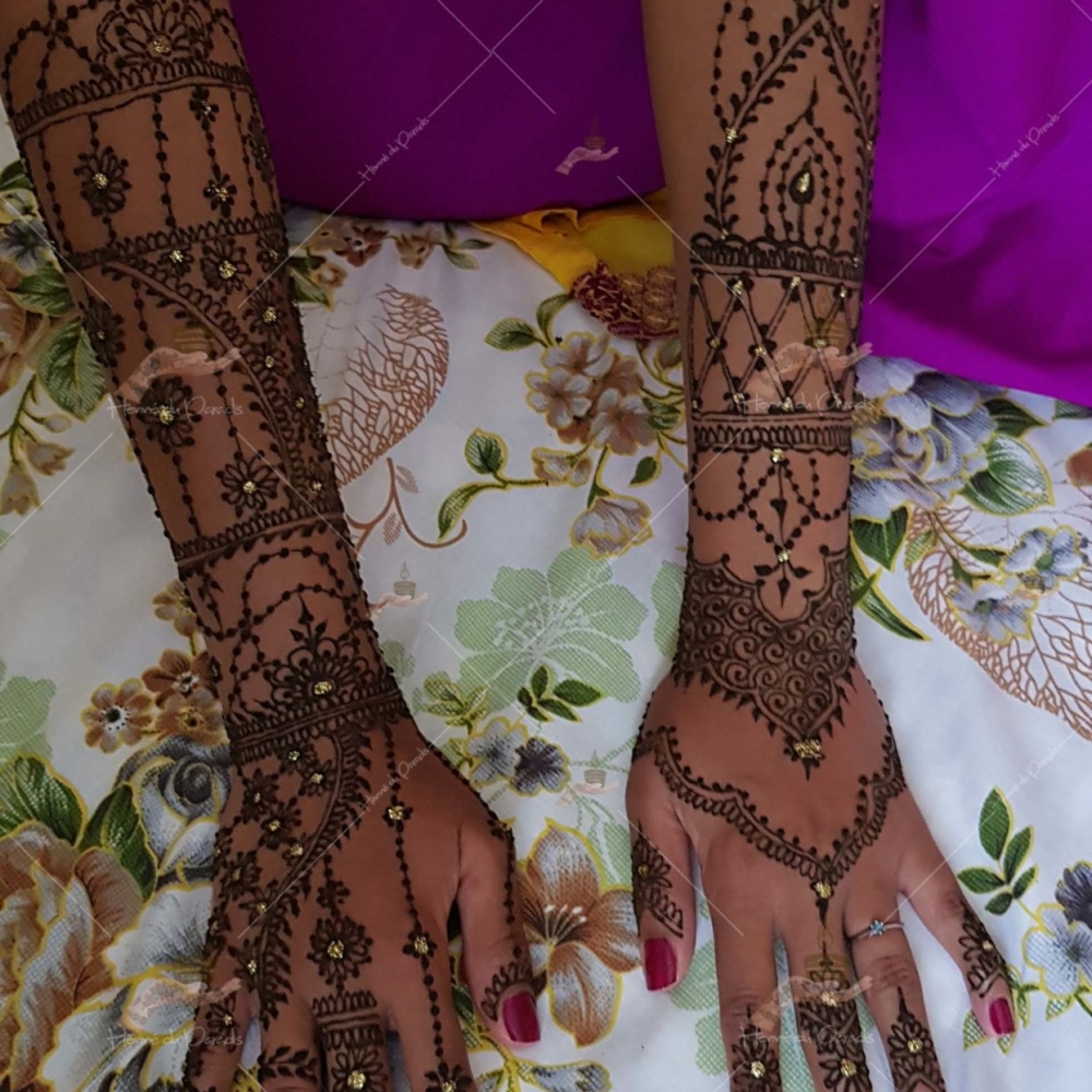 prestation henné du paradis mariage paris naturel henna henne domicile hlel tatouage fiancailles fassi mehendi day pas cher noir blanc rouge ile de france pose 78 yvelines mureaux poissy meulan argenteuil invitee main mariée