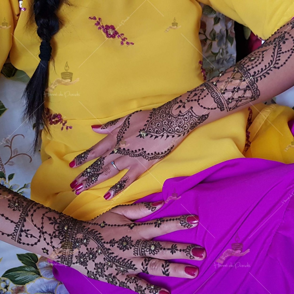 prestation henné du paradis mariage paris naturel henna henne domicile hlel tatouage fiancailles fassi mehendi day pas cher noir blanc rouge ile de france pose 78 yvelines mureaux poissy meulan argenteuil invitee main mariée