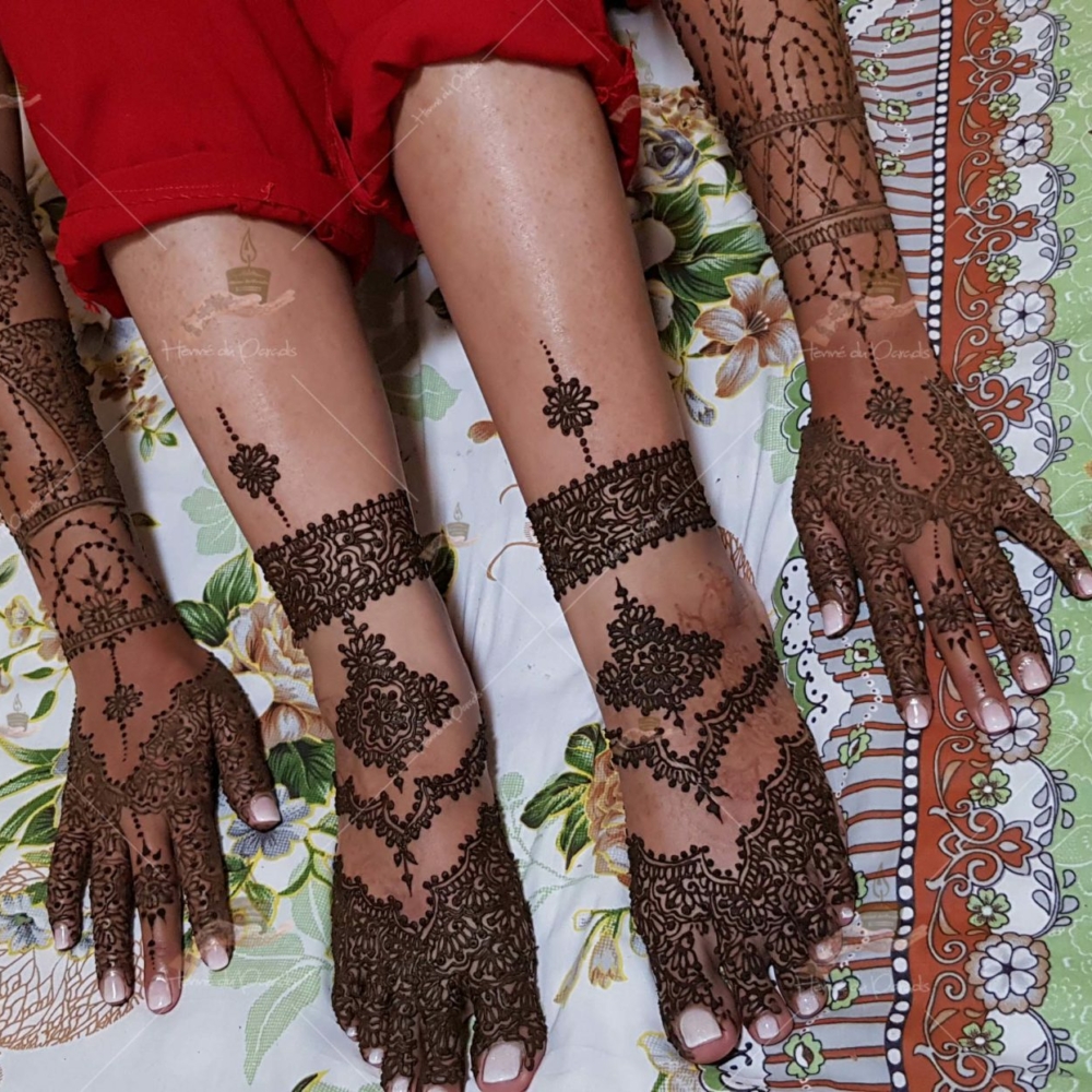 prestation henné du paradis mariage paris naturel henna henne domicile hlel tatouage fiancailles fassi mehendi day pas cher noir blanc rouge ile de france pose 78 yvelines mureaux poissy pieds meulan argenteuil invitee main mariée