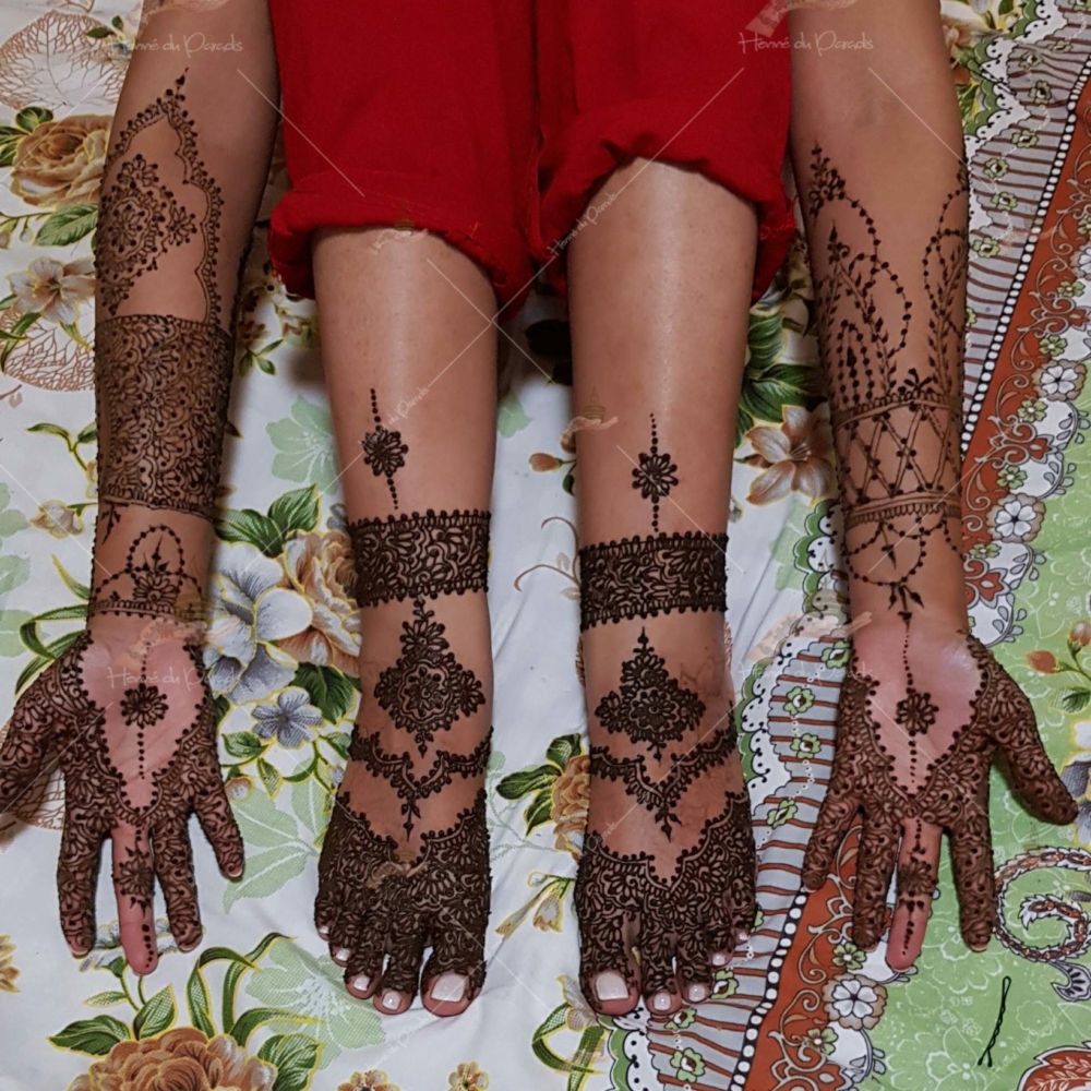 prestation henné du paradis mariage paris naturel henna henne domicile hlel tatouage fiancailles fassi mehendi day pas cher noir blanc rouge ile de france pose 78 yvelines mureaux poissy pieds meulan argenteuil invitee main mariée