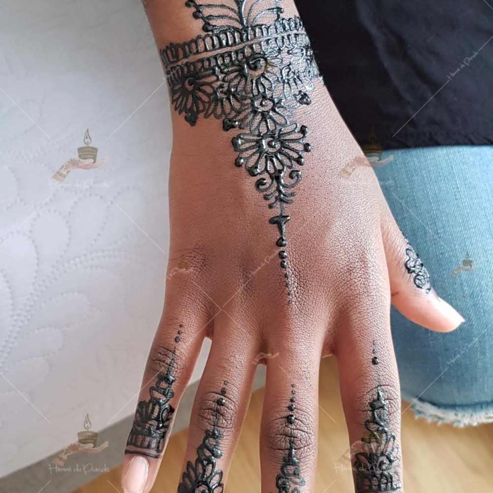 prestation henné du paradis mariage paris naturel henna henne domicile hlel tatouage fiancailles fassi mehendi day pas cher noir blanc rouge ile de france pose 78 yvelines mureaux poissy meulan argenteuil invitee main mariée