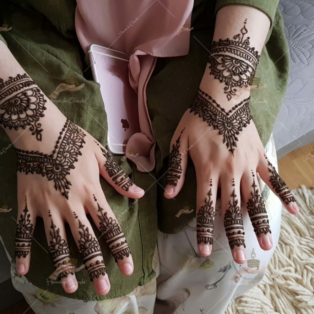 prestation henné du paradis mariage paris naturel henna henne domicile hlel tatouage fiancailles fassi mehendi day pas cher noir blanc rouge ile de france pose 78 yvelines mureaux poissy meulan argenteuil invitee main mariée