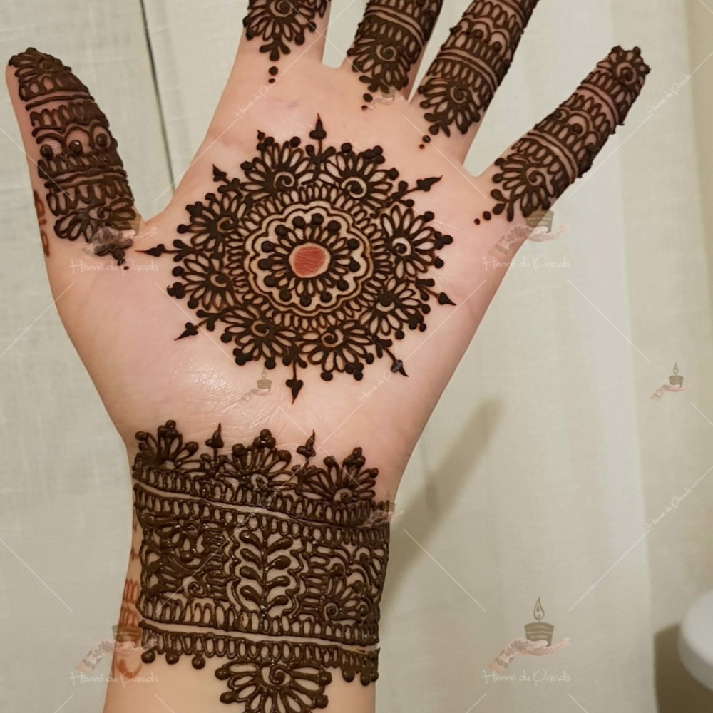 prestation henné du paradis mariage paris naturel henna henne domicile paradis hlel tatouage fiancailles fassi mehendi day pas cher noir blanc rouge ile de france pose 78 yvelines mureaux poissy meulan argenteuil invitee main mariée