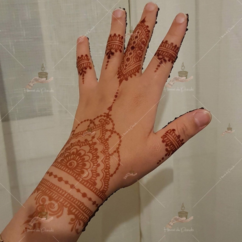 prestation henné du paradis mariage paris naturel henna henne domicile hlel tatouage fiancailles fassi mehendi day pas cher noir blanc rouge ile de france pose 78 yvelines mureaux poissy meulan argenteuil invitee main mariée