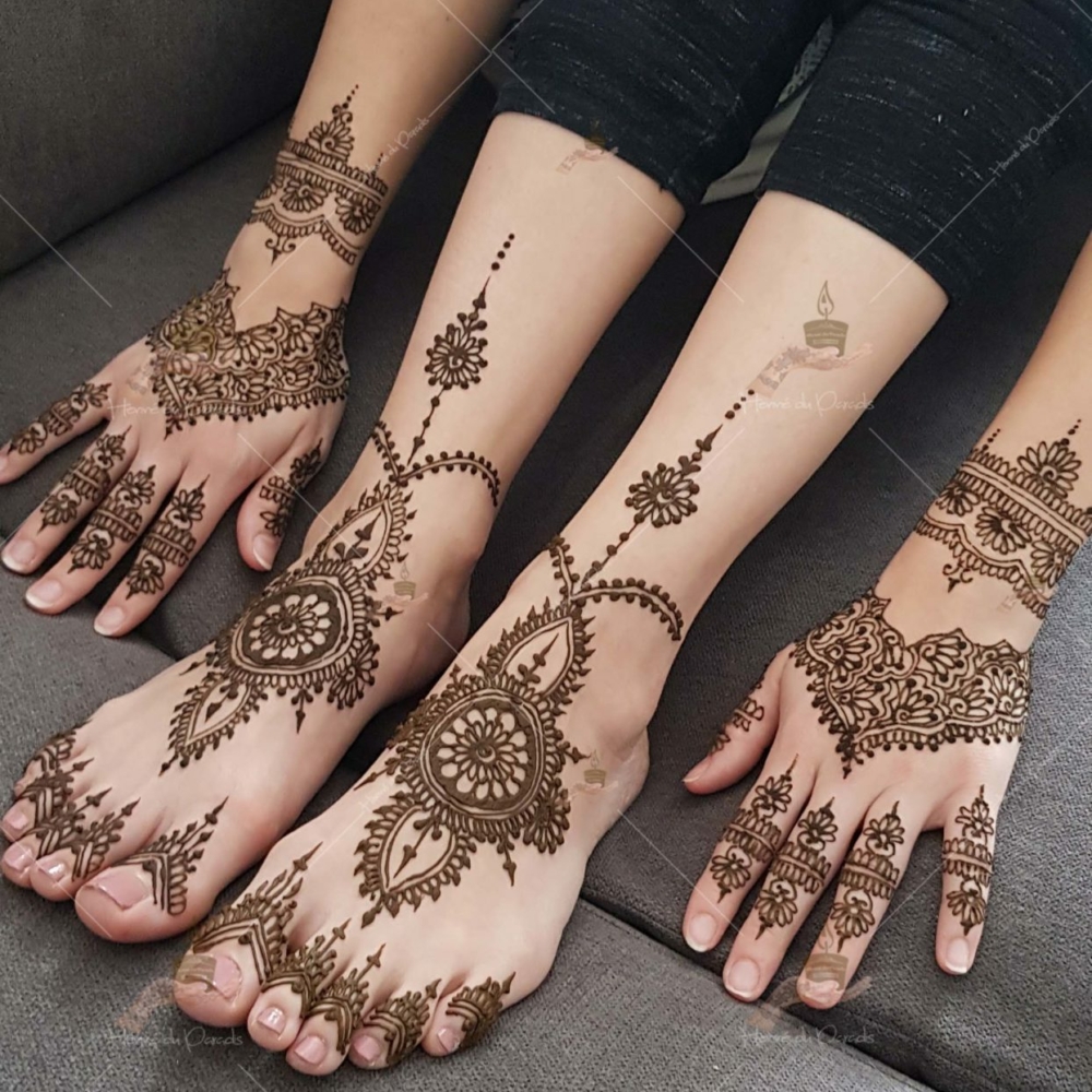 prestation henné du paradis mariage paris naturel henna henne domicile hlel tatouage fiancailles fassi mehendi day pas cher noir blanc rouge ile de france pose 78 yvelines mureaux poissy meulan pieds argenteuil invitee main mariée