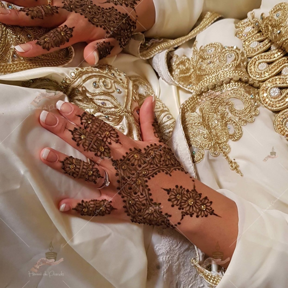 prestation henné du paradis mariage paris naturel henna henne domicile paradis hlel tatouage fiancailles fassi mehendi day pas cher noir blanc rouge ile de france pose 78 yvelines mureaux poissy meulan argenteuil invitee main mariée