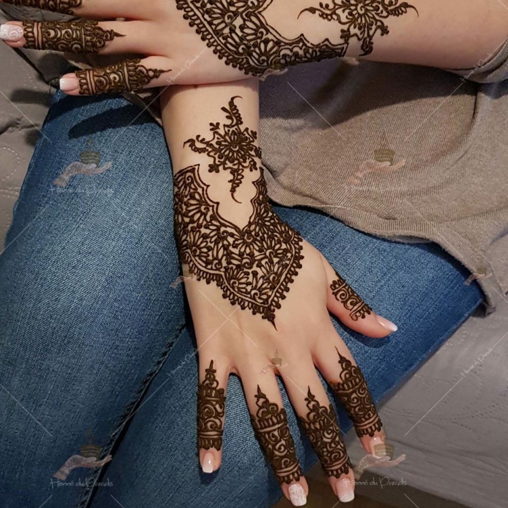 prestation henné du paradis mariage paris naturel henna henne domicile hlel tatouage fiancailles fassi mehendi day pas cher noir blanc rouge ile de france pose 78 yvelines mureaux poissy meulan argenteuil invitee main mariée