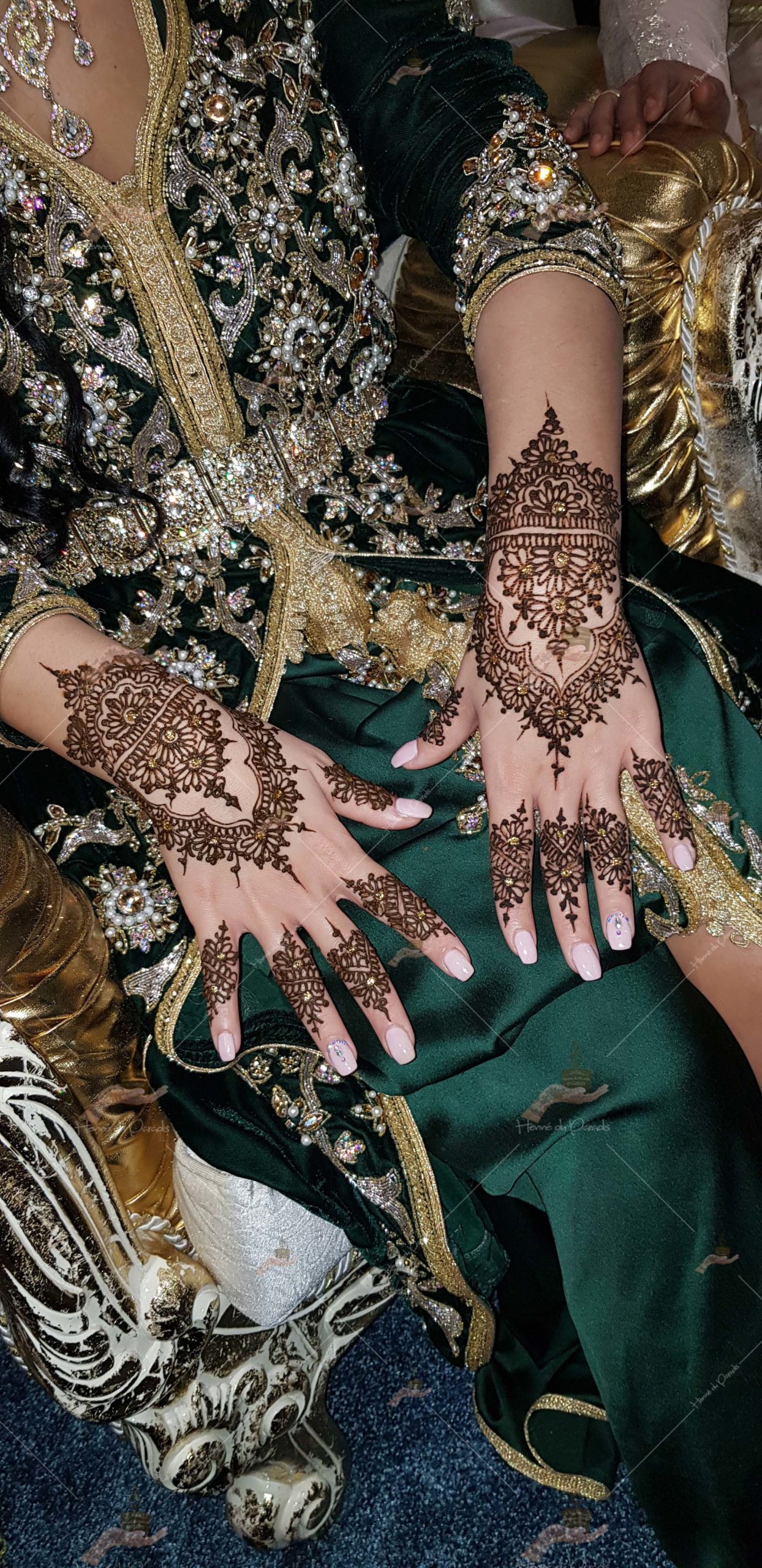 prestation henné du paradis mariage paris naturel henna henne domicile hlel tatouage fiancailles fassi mehendi day pas cher noir blanc rouge ile de france pose 78 yvelines mureaux poissy meulan argenteuil invitee main mariée