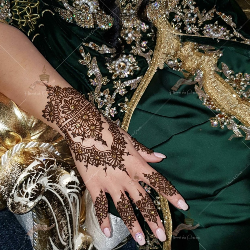 prestation henné du paradis mariage paris naturel henna henne domicile paradis hlel tatouage fiancailles fassi mehendi day pas cher noir blanc rouge ile de france pose 78 yvelines mureaux poissy meulan argenteuil invitee main mariée