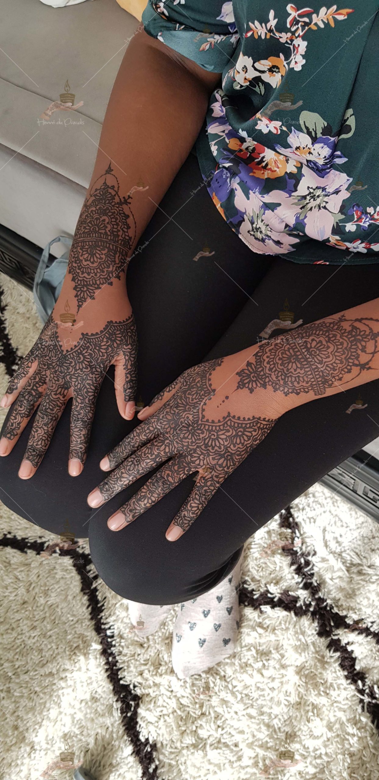 prestation henné du paradis mariage paris naturel henna henne domicile paradis hlel tatouage fiancailles fassi mehendi day pas cher noir blanc rouge ile de france pose 78 yvelines mureaux poissy meulan argenteuil invitee main mariée