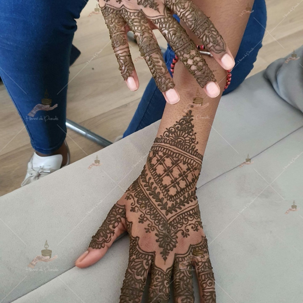 prestation henné du paradis mariage paris naturel henna henne domicile paradis hlel tatouage fiancailles fassi mehendi day pas cher noir blanc rouge ile de france pose 78 yvelines mureaux poissy meulan argenteuil invitee main mariée