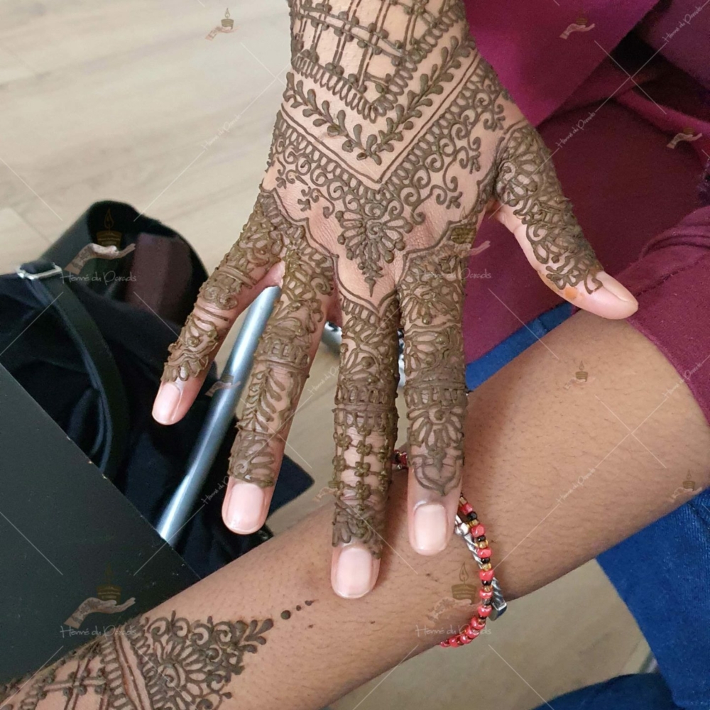 prestation henné du paradis mariage paris naturel henna henne domicile paradis hlel tatouage fiancailles fassi mehendi day pas cher noir blanc rouge ile de france pose 78 yvelines mureaux poissy meulan argenteuil invitee main mariée