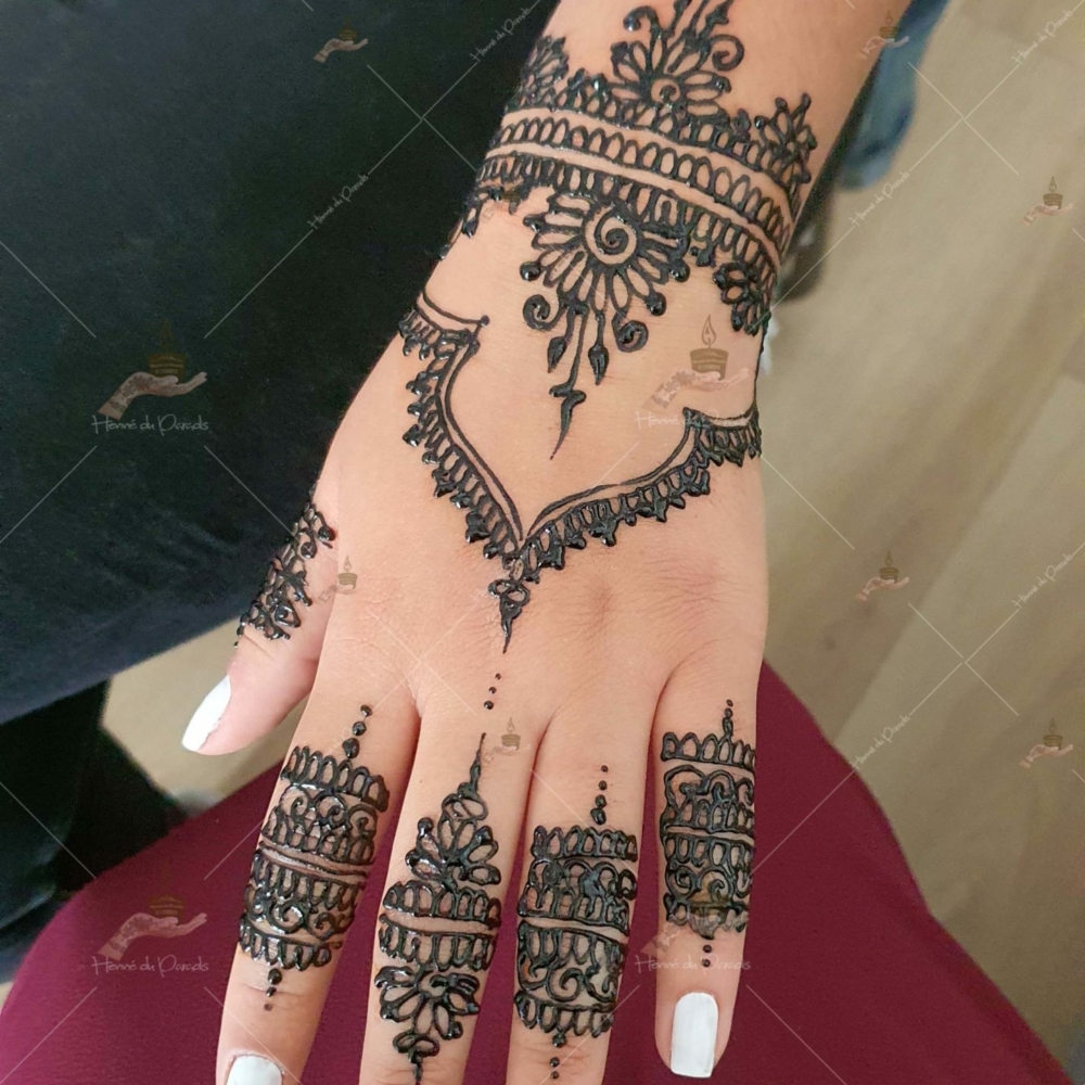 prestation henné du paradis mariage paris naturel henna henne domicile hlel tatouage fiancailles fassi mehendi day pas cher noir blanc rouge ile de france pose 78 yvelines mureaux poissy meulan argenteuil invitee main mariée