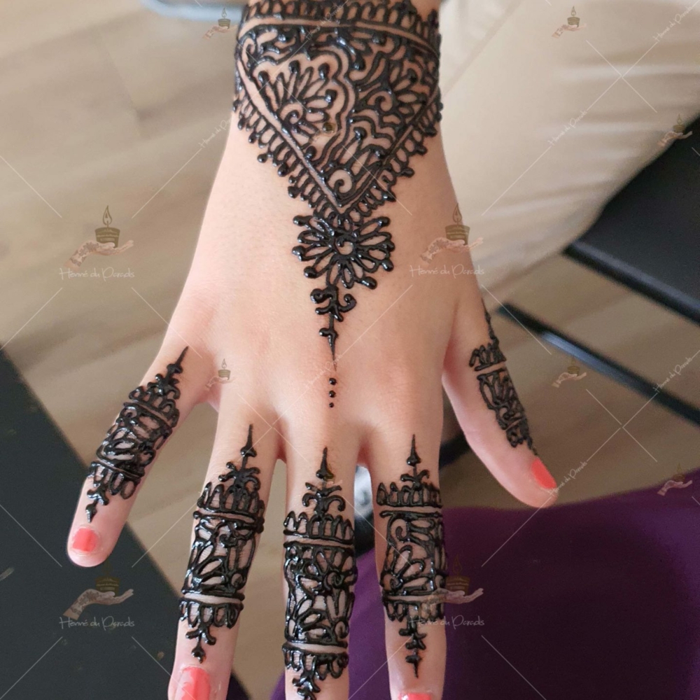 prestation henné du paradis mariage paris naturel henna henne domicile paradis hlel tatouage fiancailles fassi mehendi day pas cher noir blanc rouge ile de france pose 78 yvelines mureaux poissy meulan argenteuil invitee main mariée