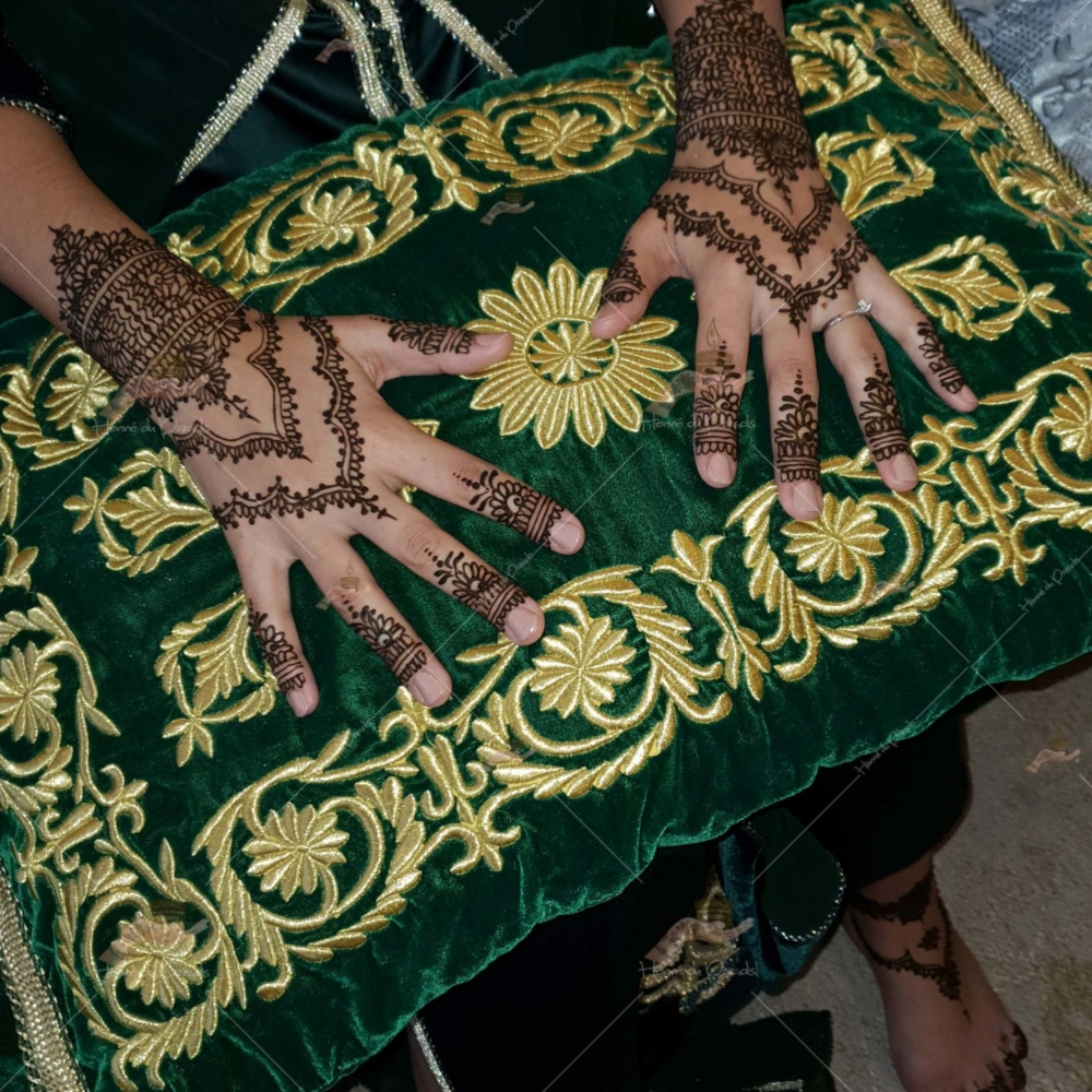 prestation henné du paradis mariage paris naturel henna henne domicile hlel tatouage fiancailles fassi mehendi day pas cher noir blanc rouge ile de france pose 78 yvelines mureaux poissy meulan pieds argenteuil invitee main mariée