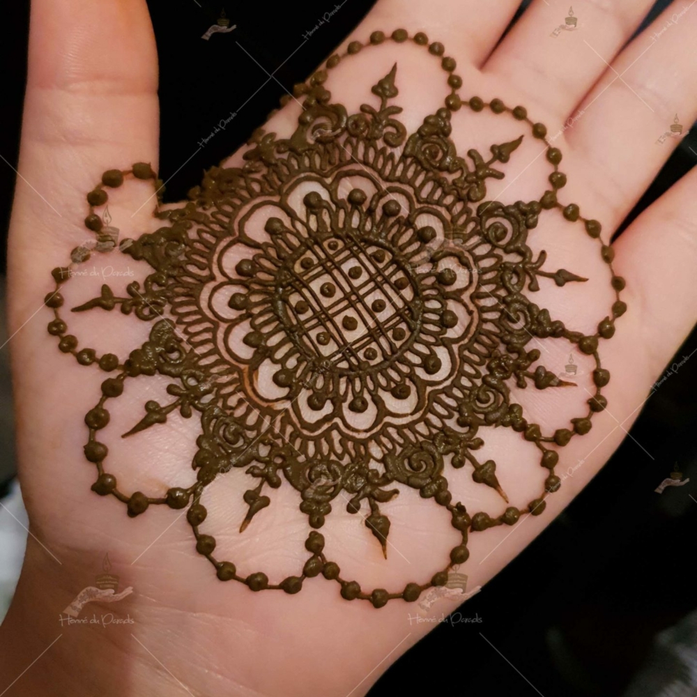 prestation henné du paradis mariage paris naturel henna henne domicile paradis hlel tatouage fiancailles fassi mehendi day pas cher noir blanc rouge ile de france pose 78 yvelines mureaux poissy meulan argenteuil invitee main mariée