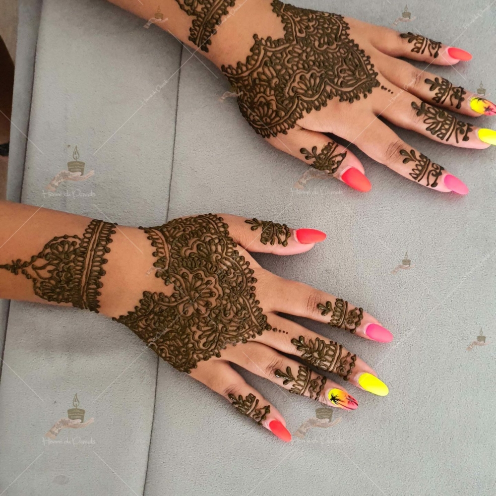 prestation henné du paradis mariage paris naturel henna henne domicile hlel tatouage fiancailles fassi mehendi day pas cher noir blanc rouge ile de france pose 78 yvelines mureaux poissy meulan argenteuil invitee main mariée