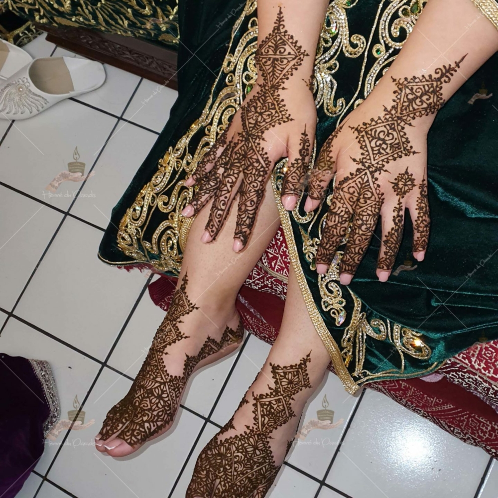 prestation henné du paradis mariage paris naturel henna henne domicile hlel tatouage fiancailles fassi mehendi day pas cher noir blanc rouge ile de france pose 78 yvelines mureaux poissy meulan argenteuil invitee main mariée