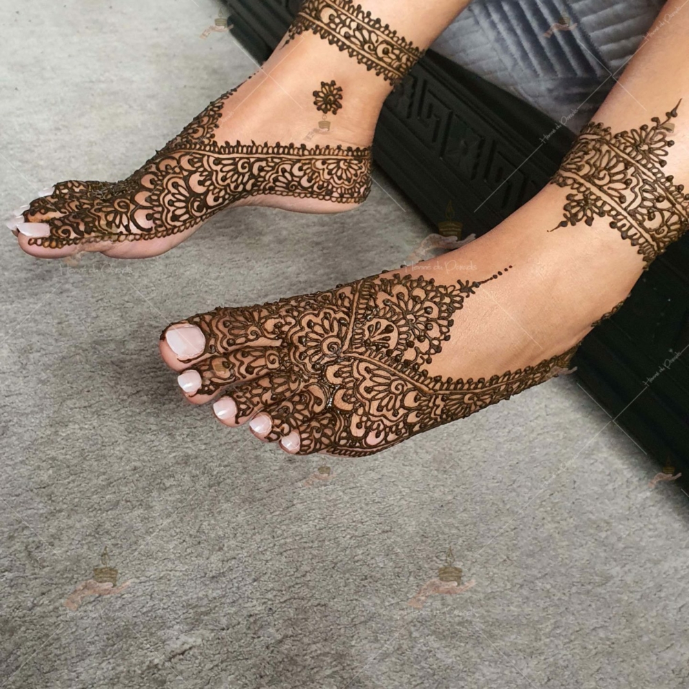 prestation henné du paradis mariage paris naturel henna henne domicile hlel tatouage fiancailles fassi mehendi day pas cher noir blanc rouge ile de france pose 78 yvelines mureaux poissy meulan argenteuil invitee main mariée